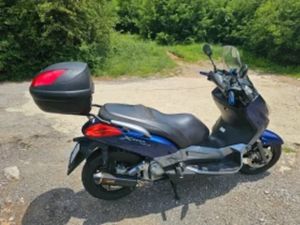 YAMAHA X-MAX 250