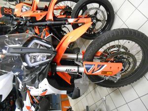 VENDO KTM 890 ADVENTURE R (2023 - 24) USATA A PESARO (CODICE 9884156) - MOTO.IT