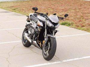 TRIUMPH STREET TRIPLE 765