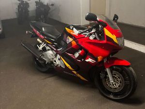 HONDA CBR600F (1997) PC31