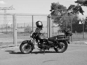 SUZUKI MARAUDER TOP GEPFLEGT, NUR 12.700KM TÜV BIS 2026