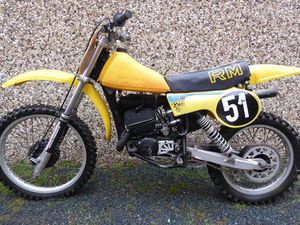 SUZUKI RM 125 1980 - KOLBEN NAGELNEU - LÄUFT GUT