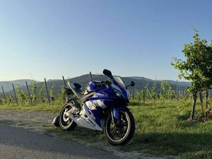 YAMAHA YZF R125. ROSSI EDITION