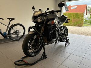 TRIUMPH STREET TRIPLE RS