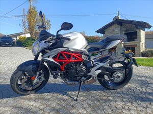 MV BRUTALE 800
