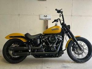 HARLEY-DAVIDSON SOFTAIL STREET BOB ACCESSORIATA