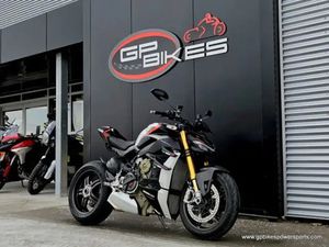 2022 DUCATI STREETFIGHTER V4 SP WINTER TEST