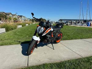 KTM 890 DUKE R
