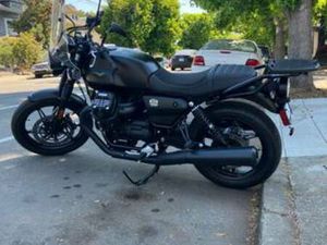 MOTO GUZZI V7 STONE 2023