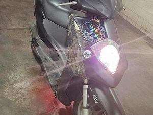 ② SCOOTER HONDA DYLAN 125 CC