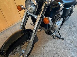 HONDA SCHADOW 125 CCM. TOP ZUSTAND