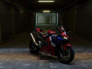 1000 RR-R FIREBLADE SC82