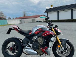 DUCATI STREETFIGHTER V4S MIT VIEL ZUBEHÖR