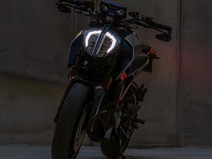 ② KTM DUKE 125 2021