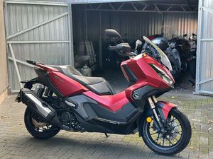 HONDA ADV 350 MATT ROT/WENIG KILOMER