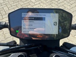 YAMAHA XSR 700 AKRAPOVIC