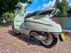 PEUGEOT DJANGO 2017 10946KM NETTE STAAT! — SCOOTERS | PEUGEOT — MARKTPLAATS