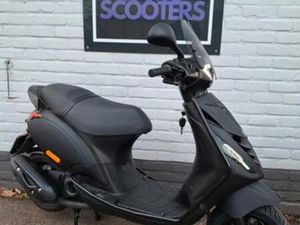 PIAGGIO ZIP 2021 BLACK ON BLACK — SCOOTERS | YAMAHA — MARKTPLAATS