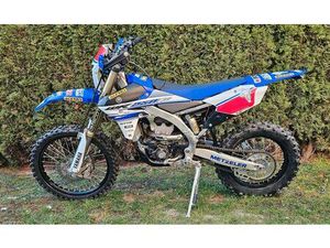 YAMAHA WR 250 F / AKRAPOVIC