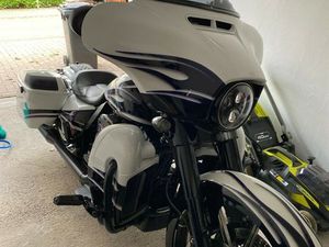 HARLEY-DAVIDSON CVO STREET GLIDE FLHXSE