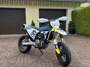 HUSQVARNA 701 SUPERMOTO 1. HAND MIT VIEL ZUBEHÖR