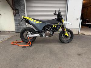 HUSQVARNA 701 SUPERMOTO TOP ZUSTAND 2 JAHRE GARANTIE
