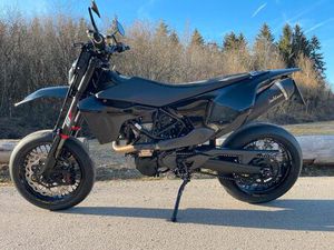 HUSQVARNA 701 SUPERMOTO