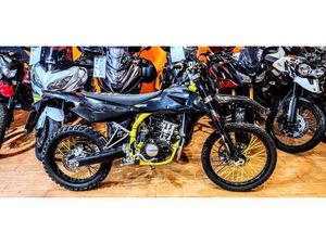 VENDO SWM RS 125 R FACTORY (2019 - 20) USATA A CUNEO (CODICE 9884322) - MOTO.IT