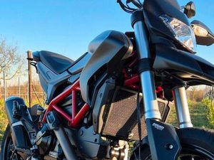 DUCATI HYPERMOTARD 821 SUPERMOTO GARAGENFAHRZEUG