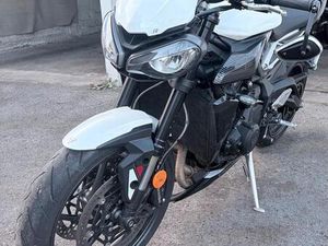 TRIUMPH STREET TRIPLE 765 R