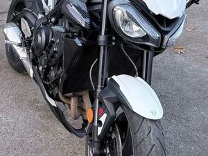 TRIUMPH STREET TRIPLE 765 R