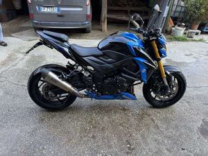 SUZUKI GSX 750