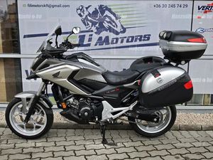 ABS/LED/3DB GIVI DOBOZ/KÉZVÉDŐ/KÖZÉPSZTENDER!