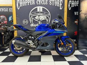YZF R 125 (BLACK FRIDAY)