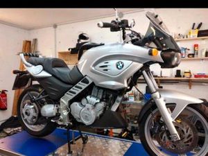 BMW EINZIGARTIGER KURVENRÄUBER