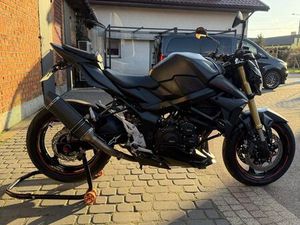 SUZUKI GSR 750, SLUGI