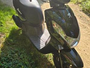 PEUGEOT KISBEE SCOOTER GEEL KENTEKEN — SCOOTERS | YAMAHA — MARKTPLAATS