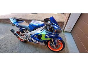 YAMAHA YZF R1 RN01 BJ1999 IM V. ROSSI STIL