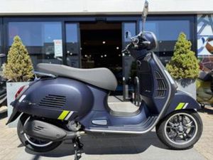 VESPA GTS SUPER TECH 300CC E5 DEMO BTW — MOTOREN | PIAGGIO — MARKTPLAATS