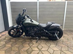 INDIAN SCOUT ROUGE ( MIT ZUBEHÖR)