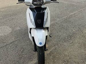 SCOOTER TWEET 125 BLANC