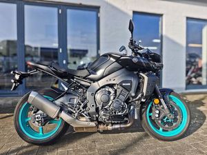 YAMAHA MT-10 VORFÜHRER MIT WENIG KILOMETER