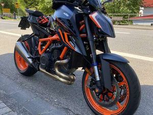 KTM 1290 SUPER DUKE R