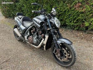 YAMAHA VMAX 1700 PREMIÈRE MAINS