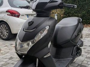 SCOOTER 50 CC PEUGEOT KISBEE BLACK EDITION DÉCEMBRE 2024