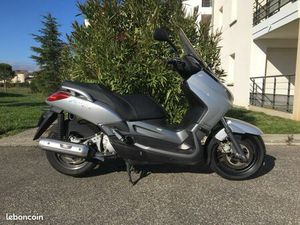 X MAX 250 YAMAHA