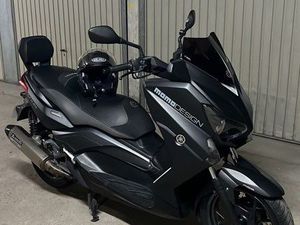 YAMAHA X-MAX 125 MOMO DESIGN