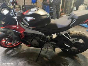 MOTO APRILIA TUONO 660