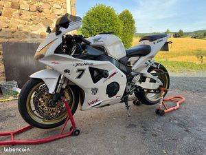 VEND HONDA CBR 954 RR EN TRÈS BONNE ÉTAT
