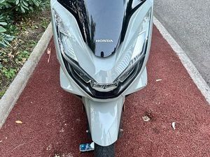 HONDA PCX 125 – 2024 – 30 588 KM – À RÉPARER (EXCÈS D’HUILE)